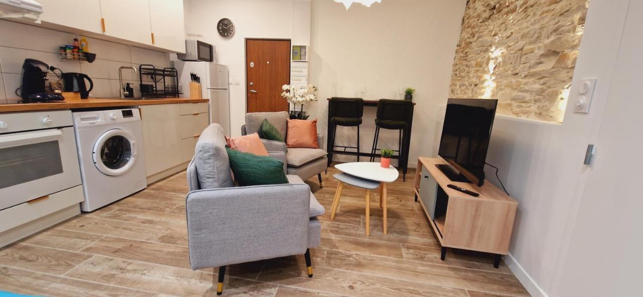 Nid Douillet Pres De La Halle - Le Tambora Crémieu Extérieur photo