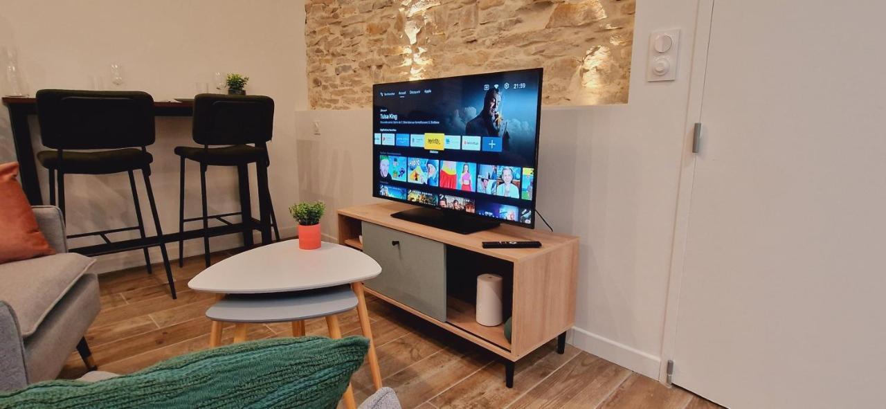 Nid Douillet Pres De La Halle - Le Tambora Crémieu Extérieur photo
